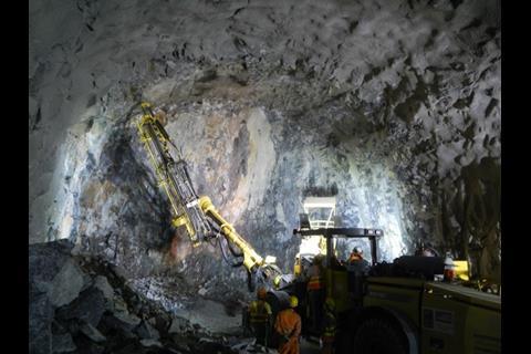 tn_cn-HK_Nam_Fung_Tunnel_breakthrough_2.jpg